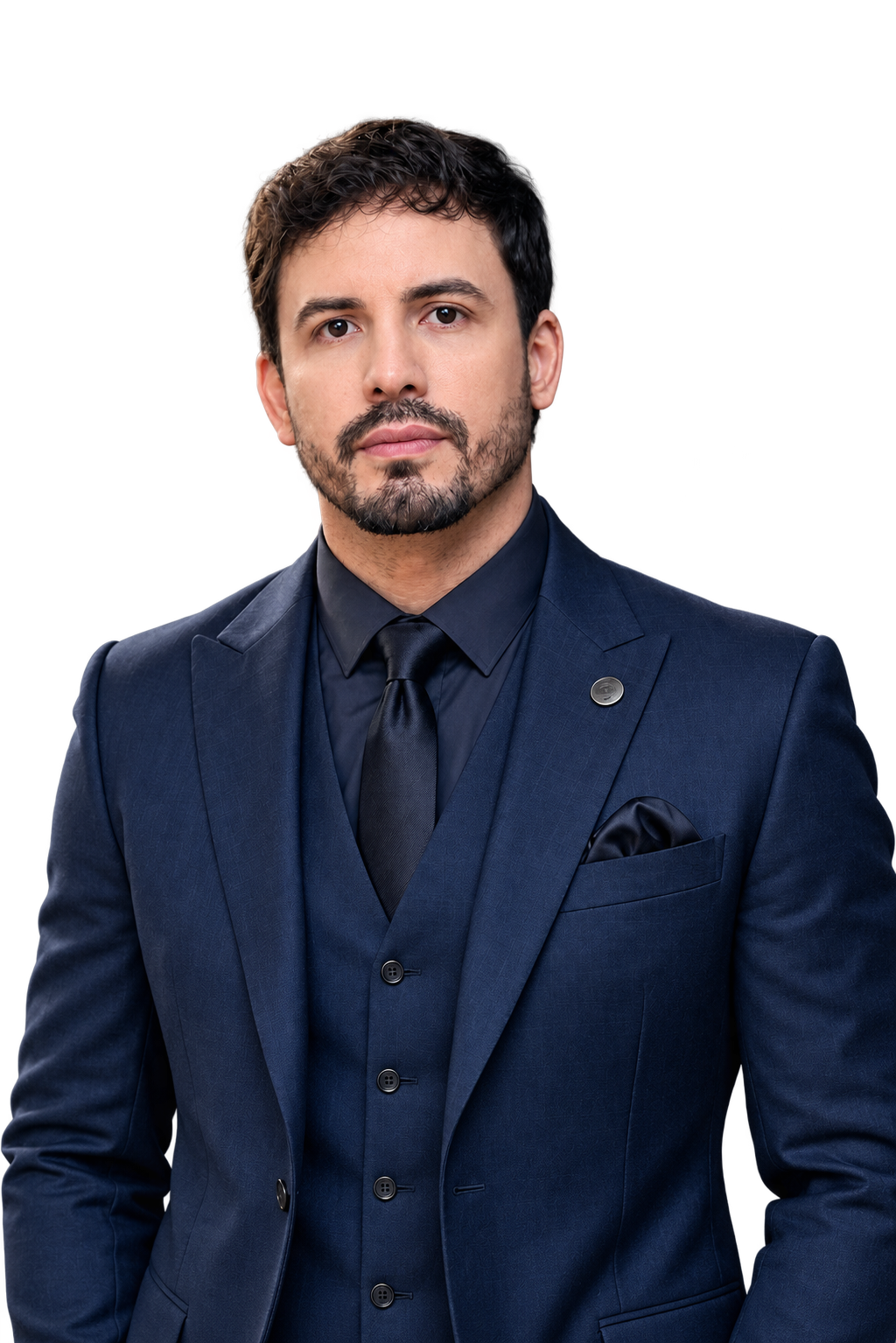 Juan Danieri con traje azul, figura integrada al fondo de la portada